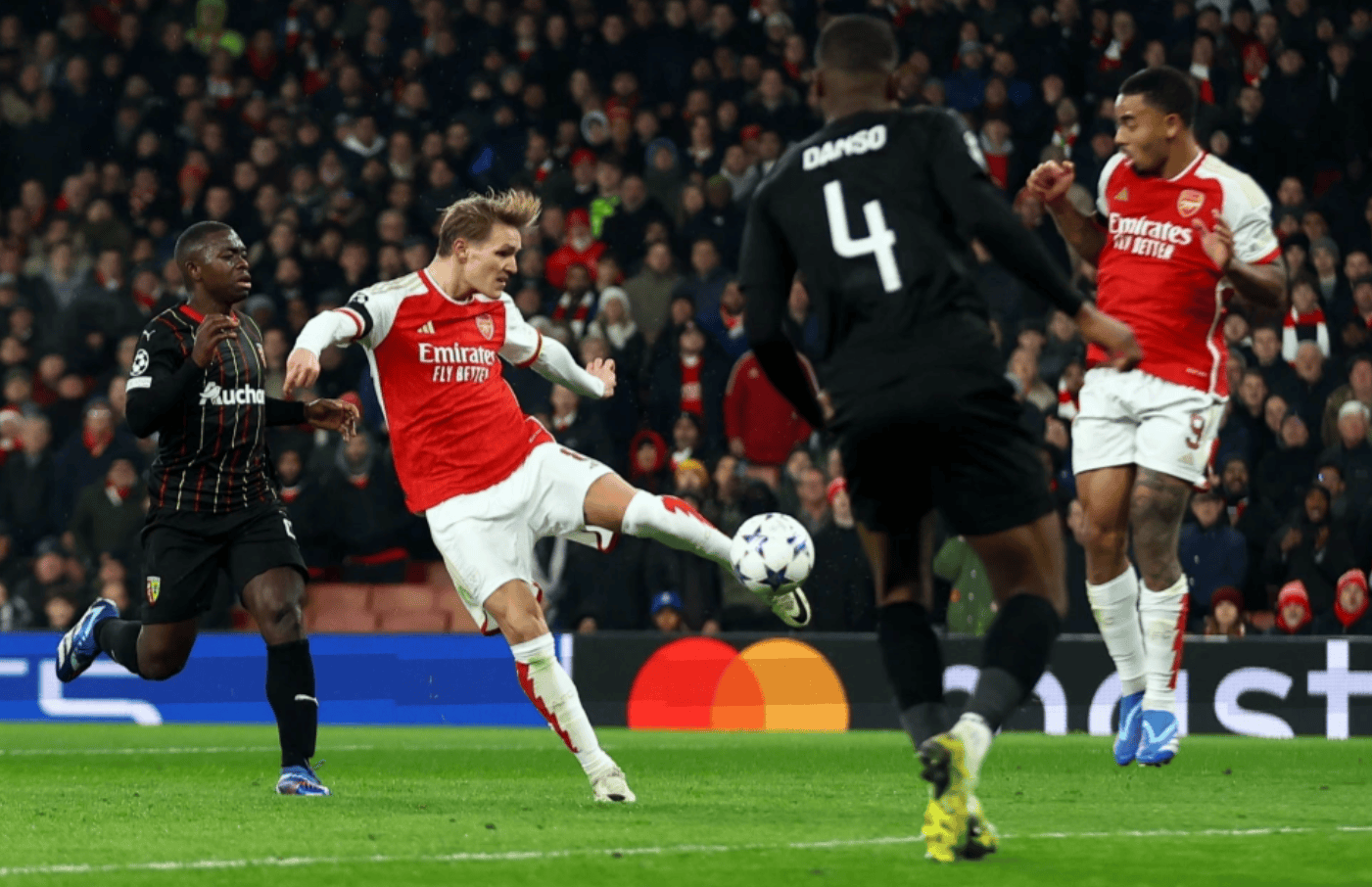 关于伯恩茅斯力克对手，保住不败纪录的信息