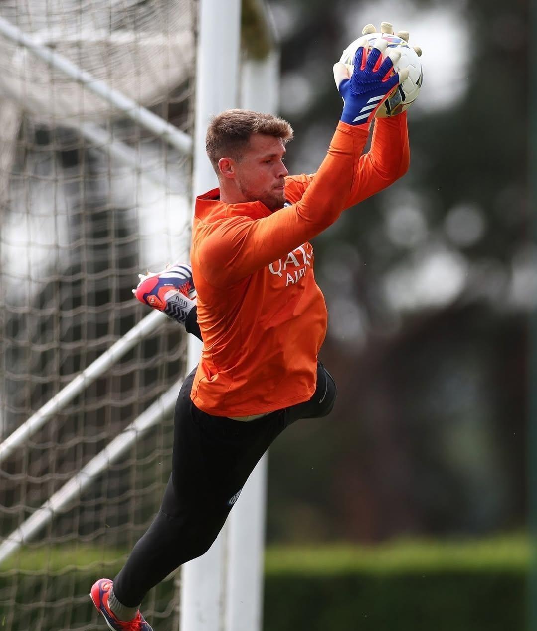 欧预赛决赛门将表现亮眼，守门员扑救神勇(欧预赛名单)