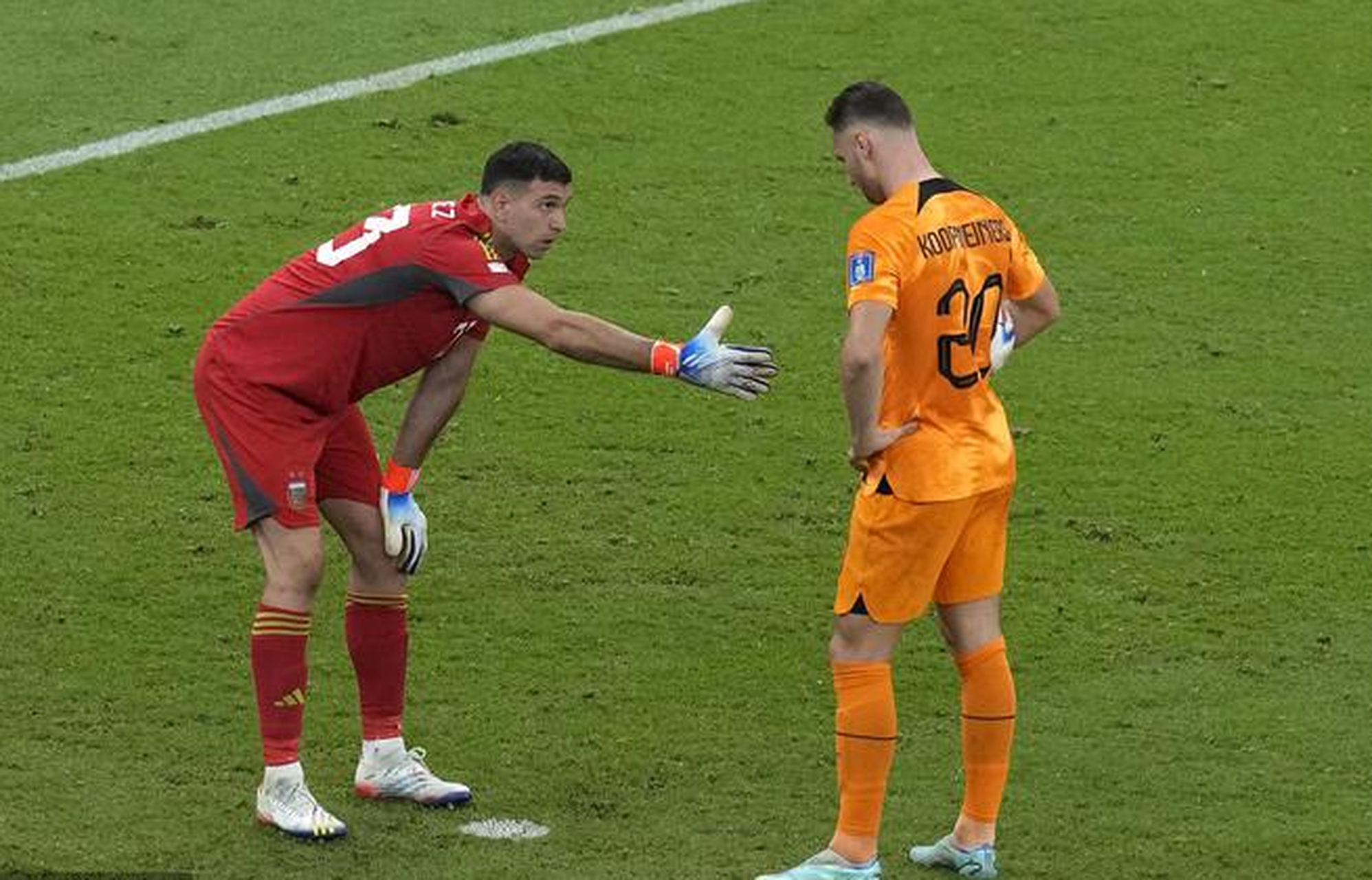 欧预赛决赛门将表现亮眼，守门员扑救神勇(欧预赛名单)