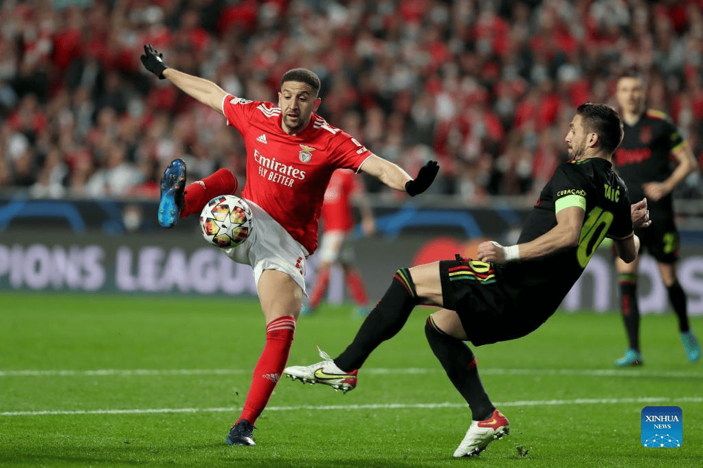 扑克-阿贾克斯迎战拜仁,冠军联赛精彩对决是哪一集